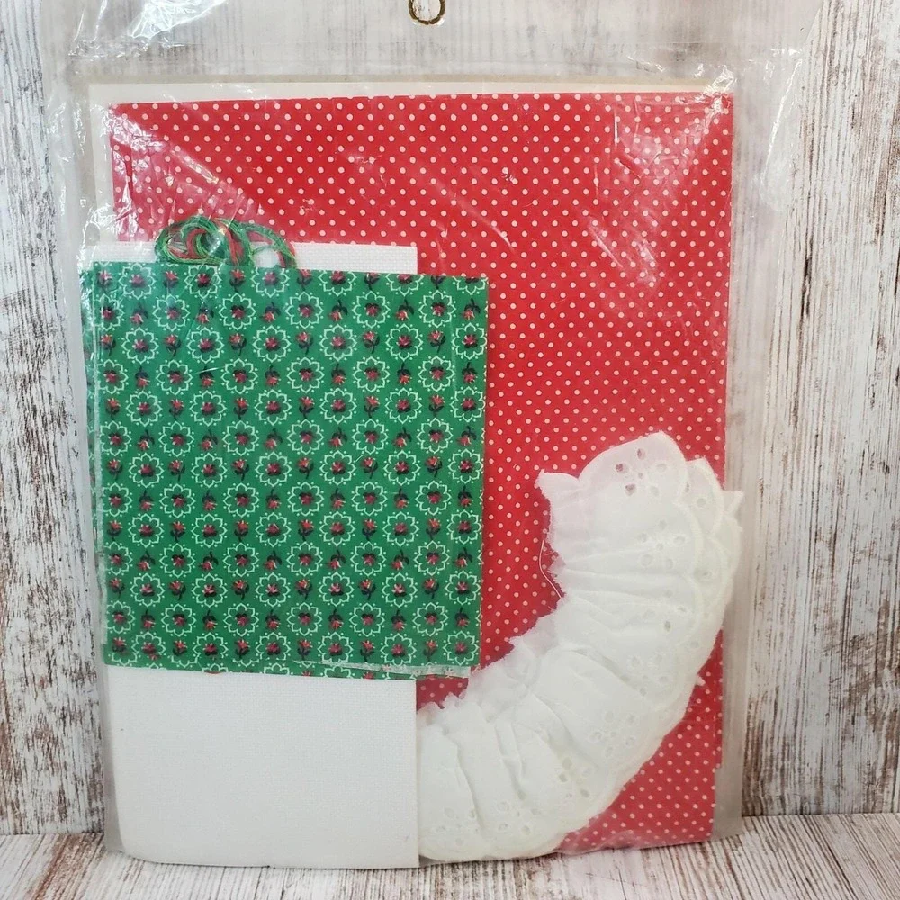 Christmas Wreath Pillow Calico & Cross Stitch Kit by Yours Truly New Old Stock